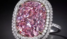 Đại gia bí ẩn mua viên kim cương hồng hiếm 643 tỷ đồng